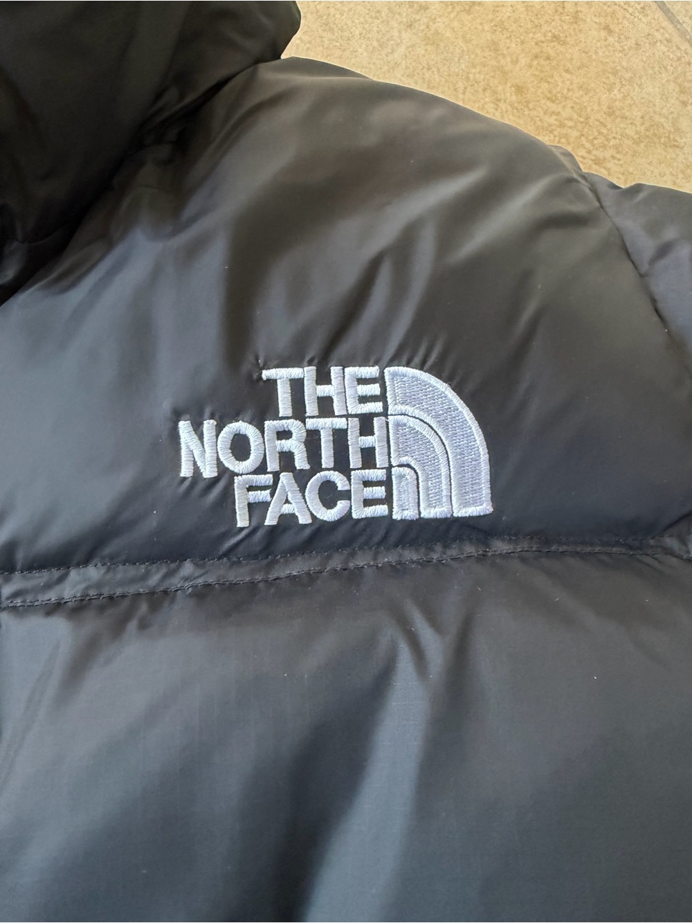 The North Face Puffer Jacket MEDIUM - Picture 3 of 5